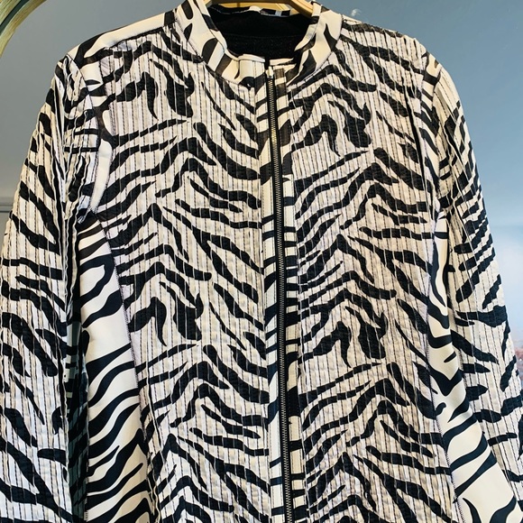 In Transit2 Black & White Zebra Animal Print Pleated Stripe Leather Shirt Jacket - Picture 3 of 7